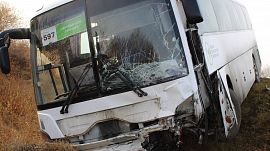 В аварии с автобусом возле Южноуральска погиб водитель