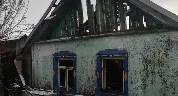 В Увельском районе из горящего дома спаслась семья с 8 детьми