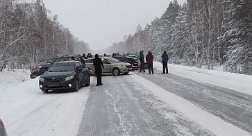 На трассе возле Южноуральска в лобовом столкновении погиб водитель